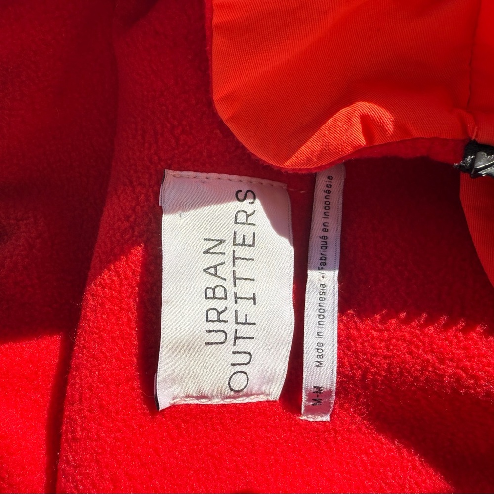 Urban Outfitters Red ❤️Orange 🧡 Cropped Puffer Jacket Coat Bold Statement - Picture 3 of 3
